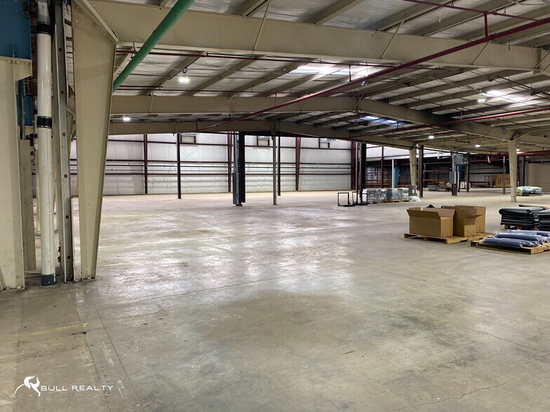 More Photos Of 210 E Lukken Industrial Dr, Lagrange Warehouse For Lease