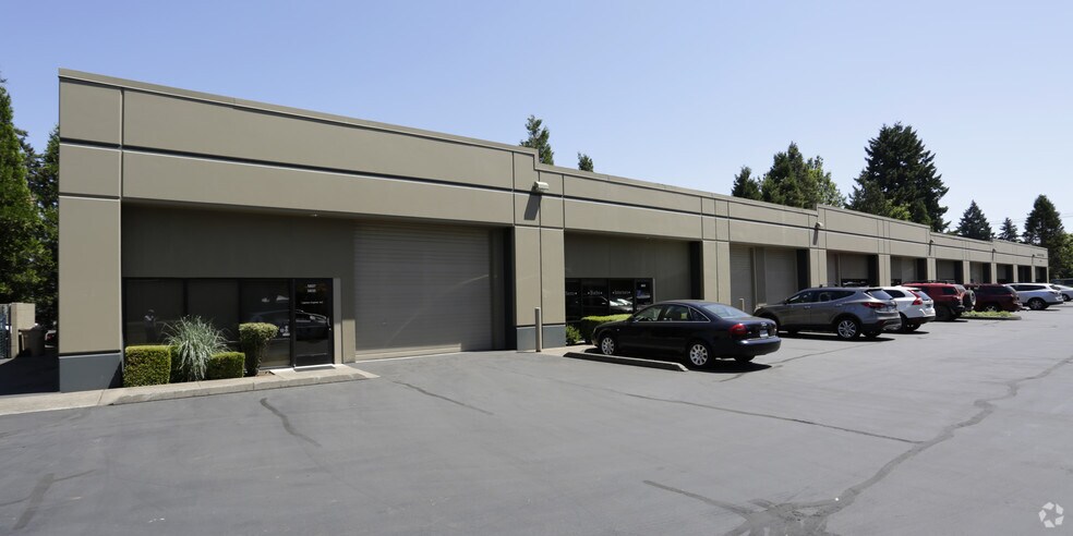 More Photos Of 5805-5835 Jean Rd, Lake Oswego Flex For Lease