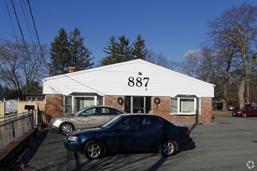 More Photos Of 887 Church St, Bohemia Medical For Lease