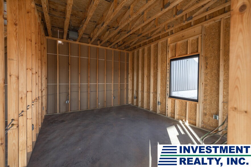 More Photos Of 405 Matlock Dr, Saint James Industrial For Lease