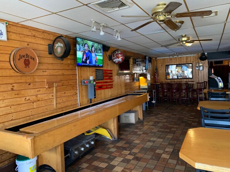 More Photos Of 841-869 Jones Hill Rd, West Haven Storefront For Sale