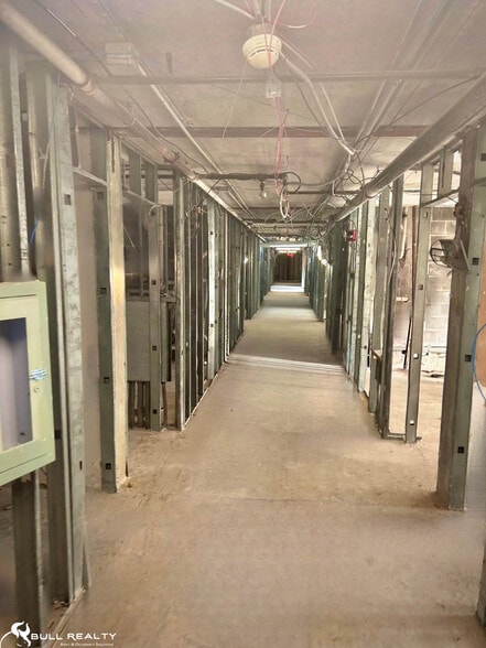 More Photos Of 1801 W Pinhook Rd, Lafayette Hotel For Sale