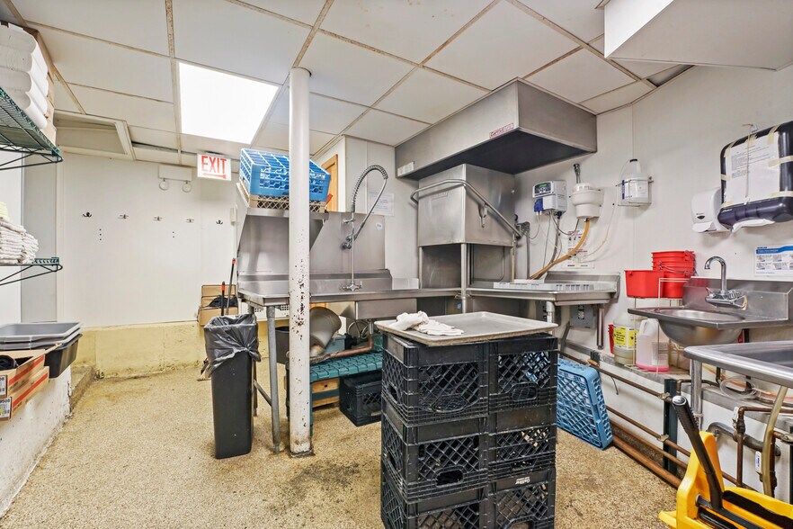 More Photos Of 4363 N Lincoln Ave, Chicago Storefront Retail Residential For Sale