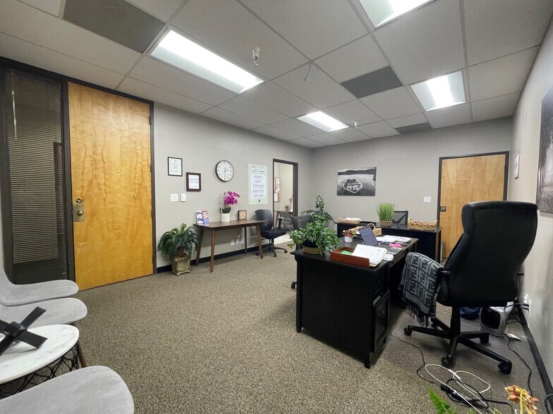 More Photos Of 190 S Orchard Ave, Vacaville Office For Lease