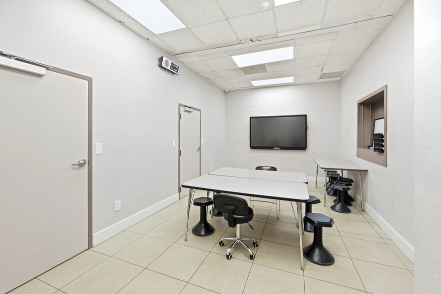 More Photos Of 6837 Lakeville Rd, Orlando Religious Facility For Sale