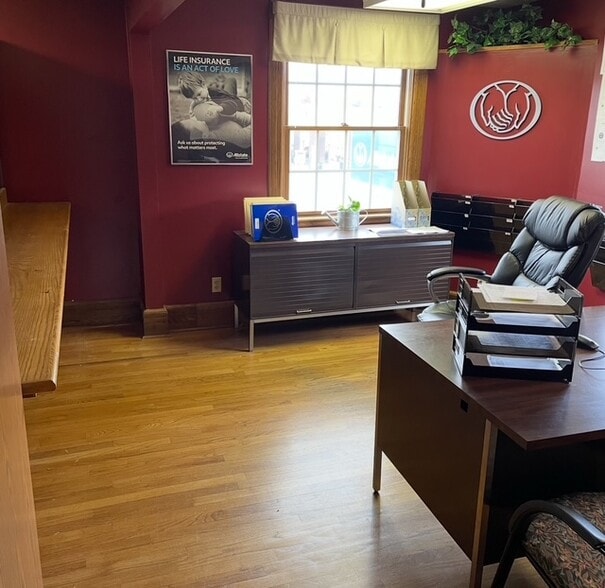 More Photos Of 816 E Turkeyfoot Lake Rd, Akron Office Residential For Lease