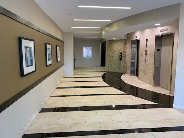 More Photos Of 9001 N Wesleyan Rd, Indianapolis Office For Lease