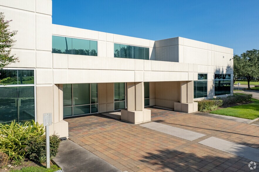 More Photos Of 820 Gears Rd, Houston Office For Sale