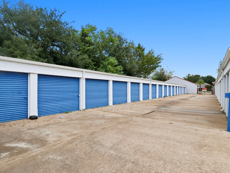 More Photos Of 906 Reppert St, Bacliff Self Storage For Sale