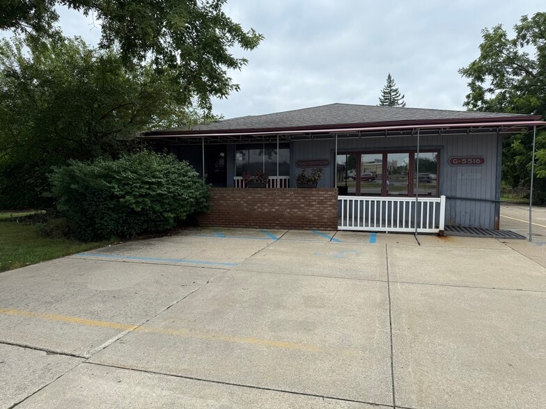 Primary Photo Of 5516 Torrey Rd, Flint Medical For Sale