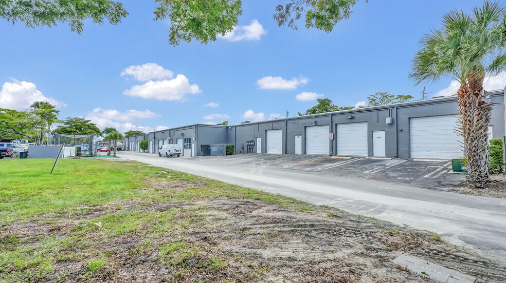 More Photos Of 7600 Wiles Rd, Coral Springs Unknown For Lease