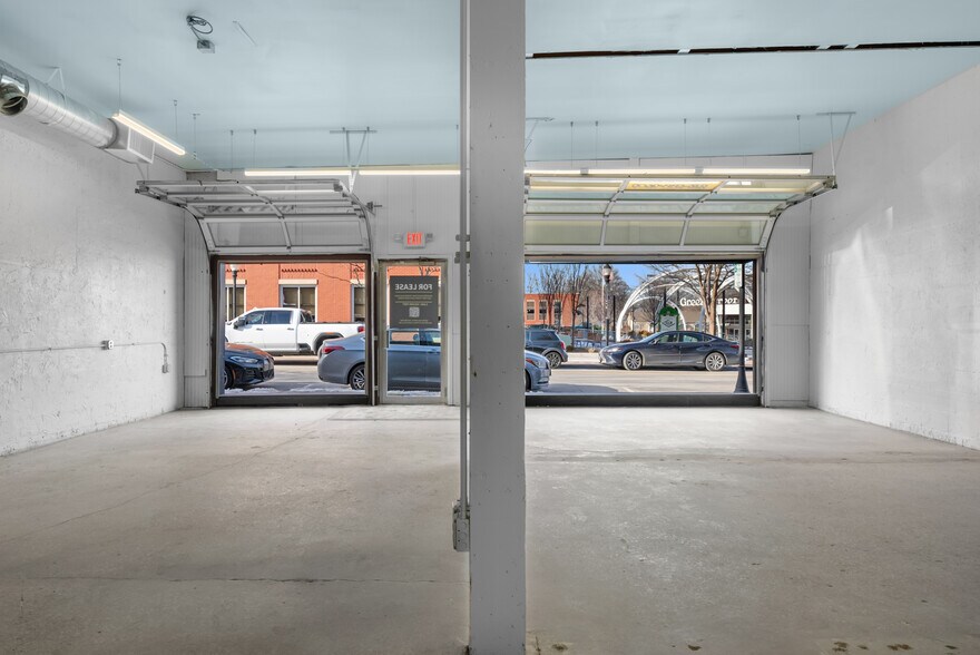 More Photos Of 127 SE 3rd St, Lees Summit Freestanding For Lease