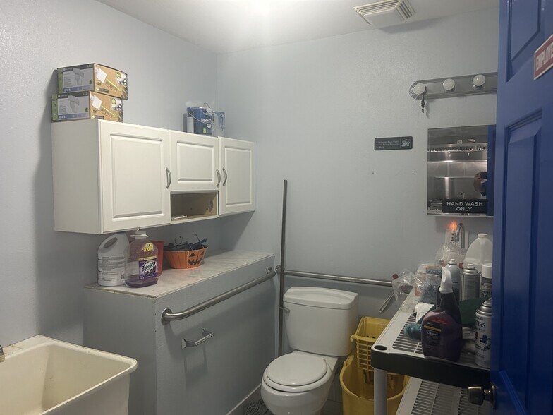 More Photos Of 413 Elm St, Welaka Freestanding For Sale