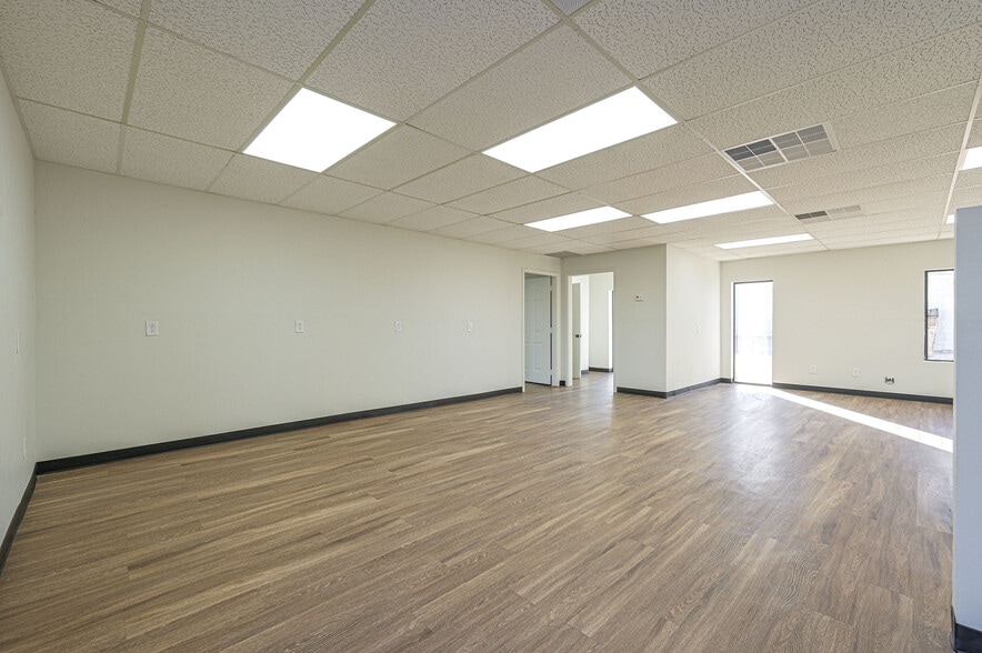 More Photos Of 3009 Epperly Dr, Oklahoma City Office For Sale