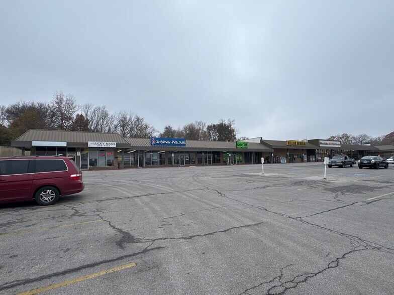 More Photos Of 405-523 E 24 Hwy, Independence Unknown For Lease