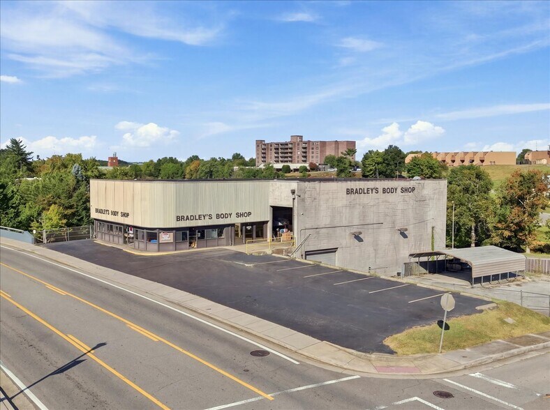 Primary Photo Of 529 E Broadway Ave, Maryville Auto Repair For Sale