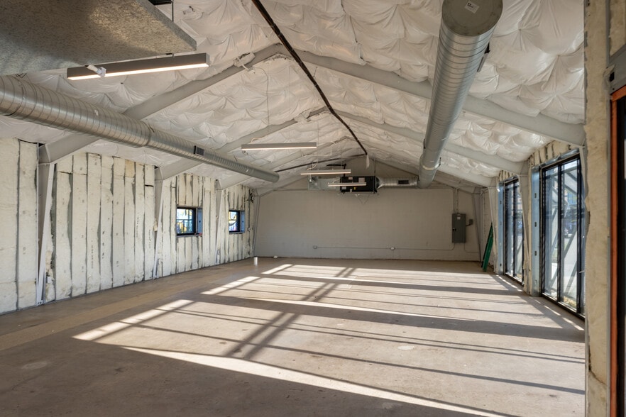 More Photos Of 211 N Elm St, Arlington Storefront For Lease