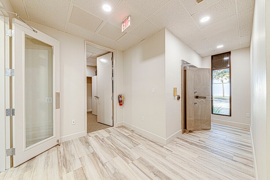 More Photos Of 2803 S Bay St, Eustis Medical For Sale