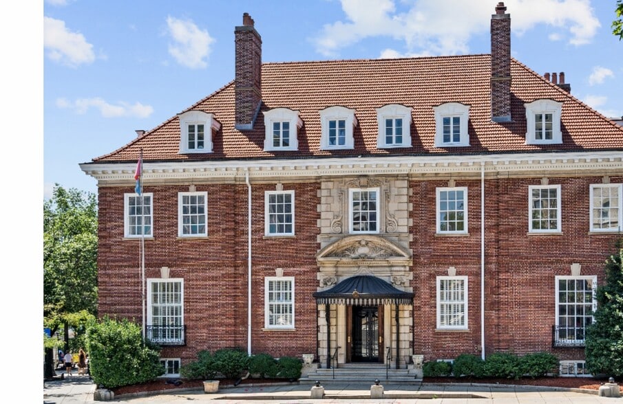 More Photos Of 2040 S St NW, Washington Office For Sale