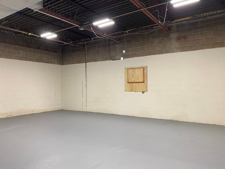 More Photos Of 104 Allen Blvd, Farmingdale Warehouse For Lease