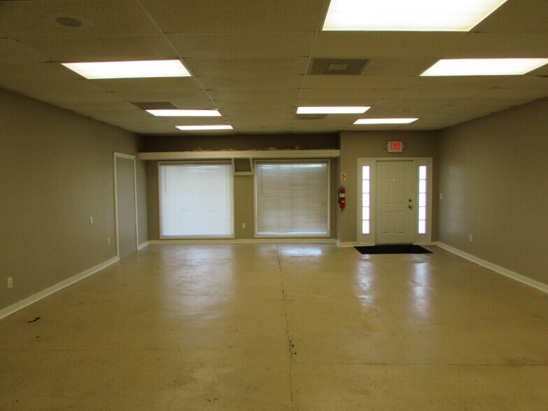 More Photos Of 1002 4th Ave SE, Decatur Office For Lease