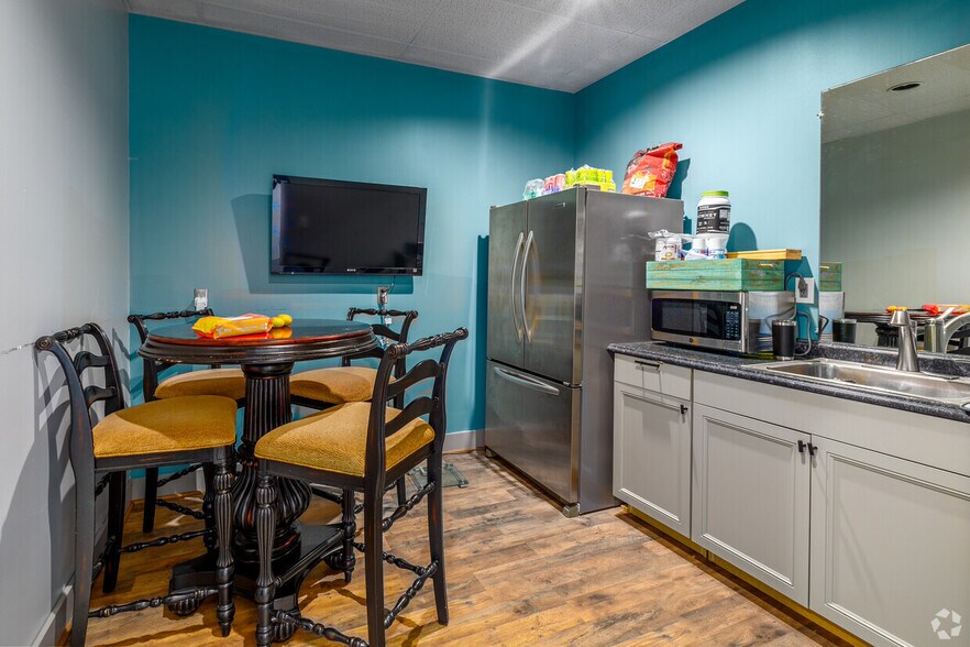 More Photos Of 1000 Van Buren Ave, Indian Trail Flex For Lease