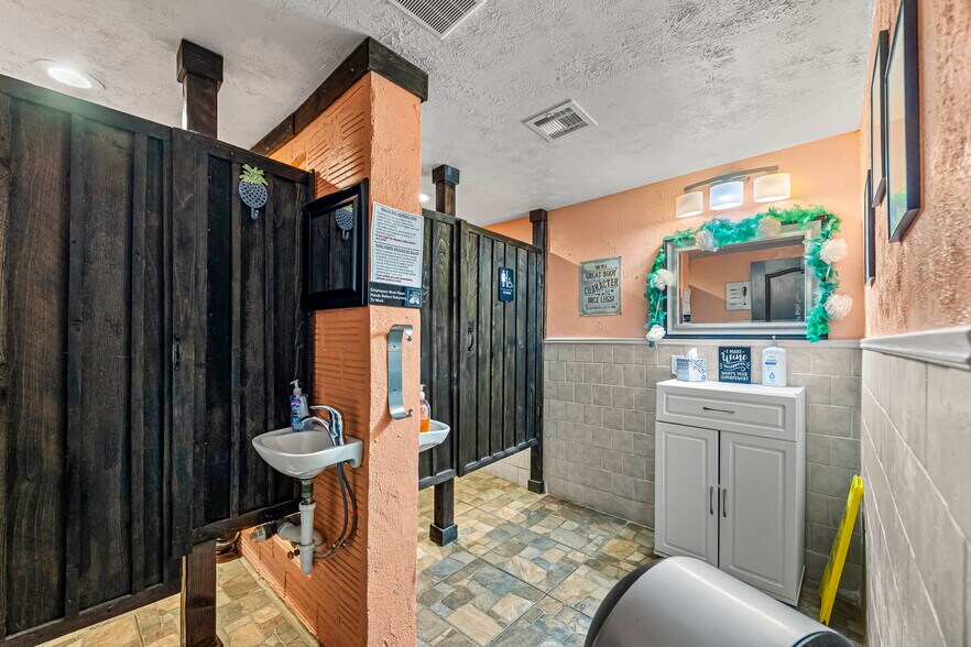 More Photos Of 130 E Goodnight Ave, Aransas Pass Restaurant For Sale