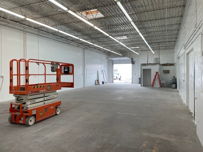 More Photos Of 1209 W County Road E W, Saint Paul Industrial For Lease