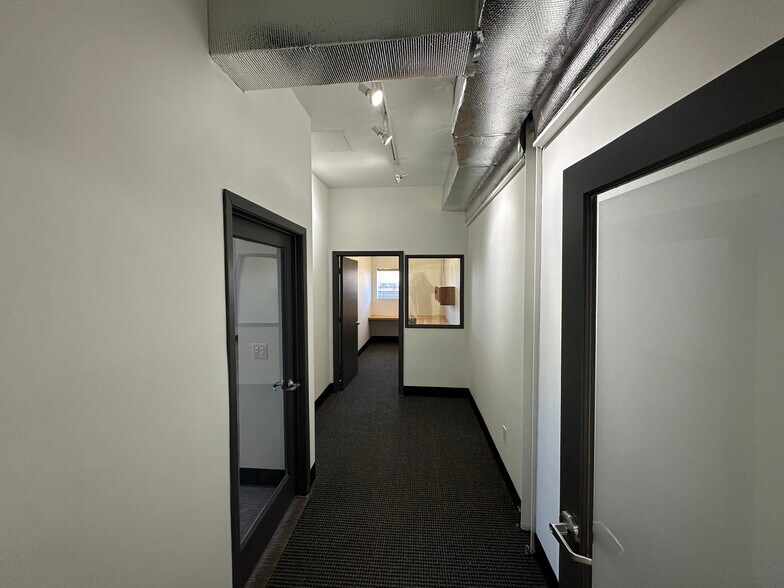 More Photos Of 5712 Val Verde St, Houston Loft Creative Space For Sale