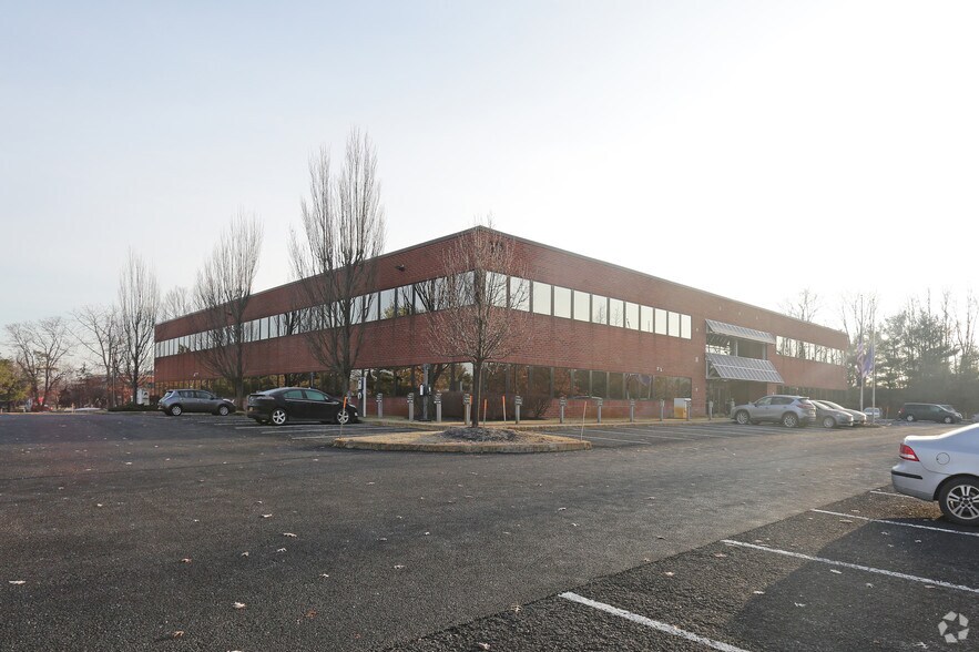 More Photos Of 17 Columbia Cir, Albany Office For Sale