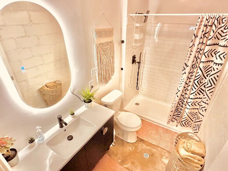 More Photos Of 380 SW Amal Dr, Atlanta Freestanding For Sale