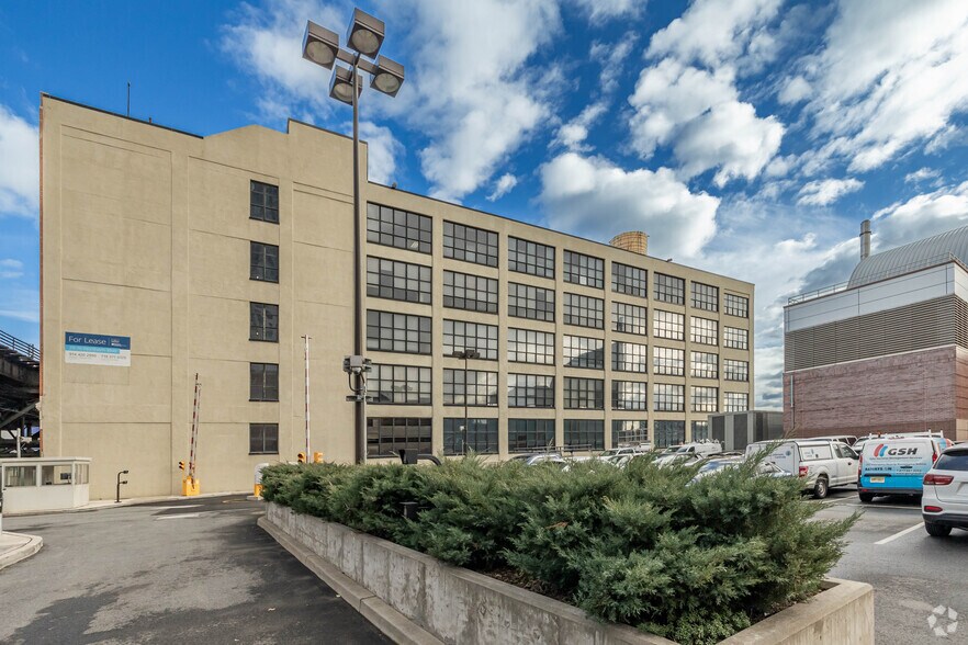 More Photos Of 29-76 Northern Blvd, Long Island City Flex For Lease