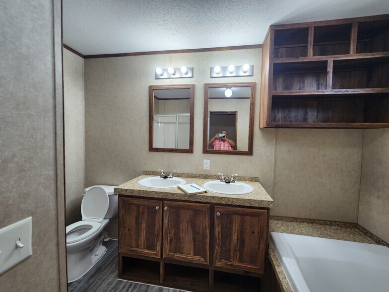 More Photos Of 23927 Alanwood Dr, San Antonio Manufactured Housing Mobile Home Park For Sale