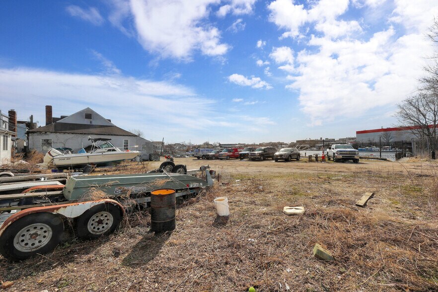 More Photos Of 82-84 Ebony Ct, Brooklyn Marina For Sale