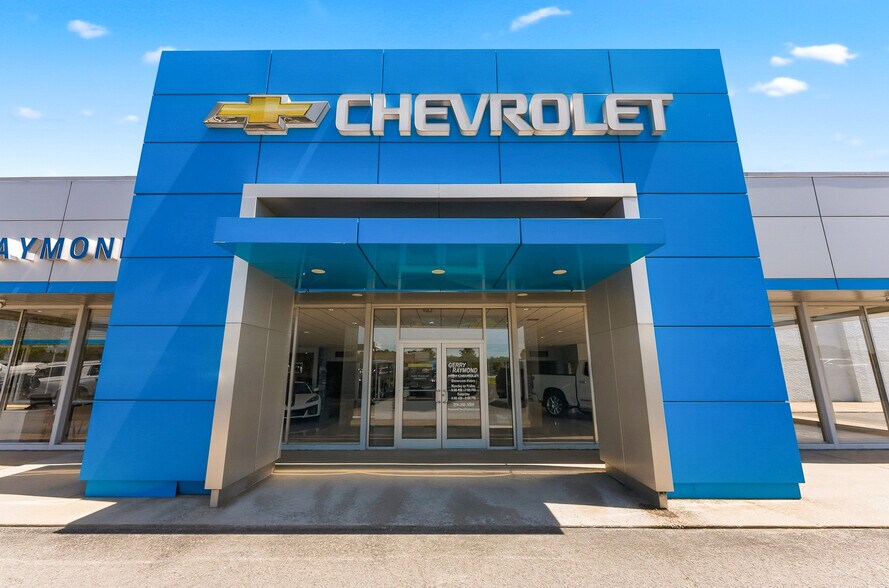 More Photos Of 1229 Country Club Rd, Fairmont Auto Dealership For Sale