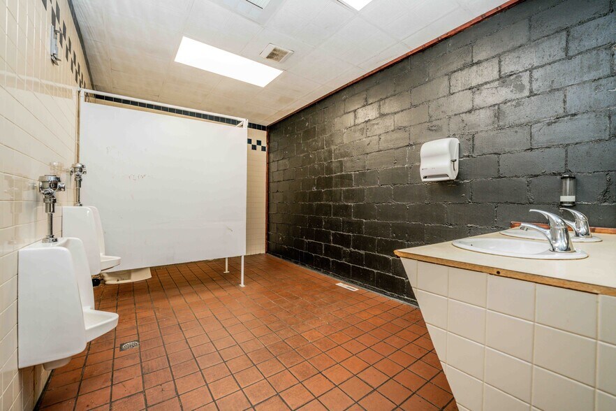 More Photos Of 266 Dartmouth St, New Bedford Restaurant For Sale