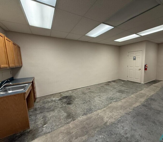 More Photos Of 319 W Main St, Artesia Office For Sale