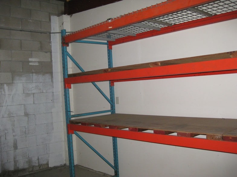 More Photos Of 99-899 Iwaena St, Aiea Warehouse For Lease