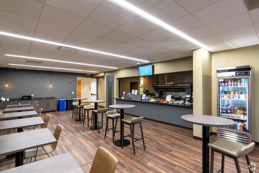 More Photos Of 475-485 Half Day Rd, Lincolnshire Unknown For Lease