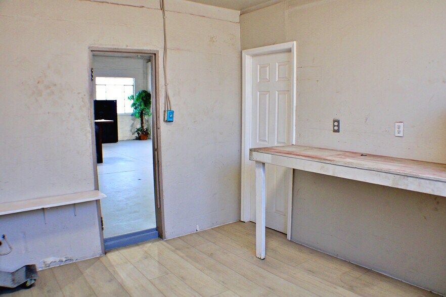 More Photos Of 1500 Wyoming Ave, El Paso Auto Repair For Lease