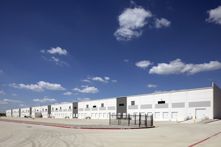 More Photos Of 1701 E Pleasant Pky, Wilmer Unknown For Lease