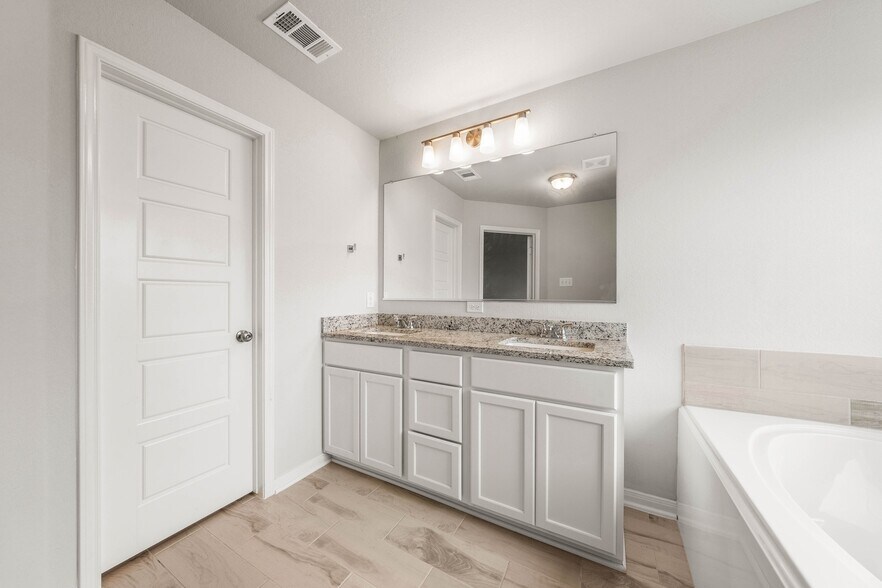 More Photos Of 4020 Centerfire, Waco Apartments For Sale