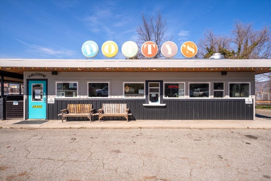 Primary Photo Of 404 CA-3 Hwy, Etna Restaurant For Sale