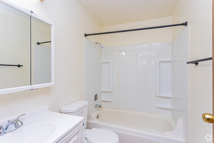 More Photos Of 7515 146th St SW, Lakewood Multifamily For Sale