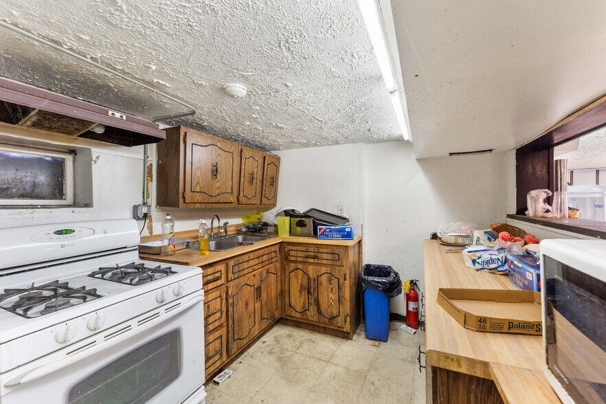 More Photos Of 900 E Baltimore Ave, Linden Specialty For Sale