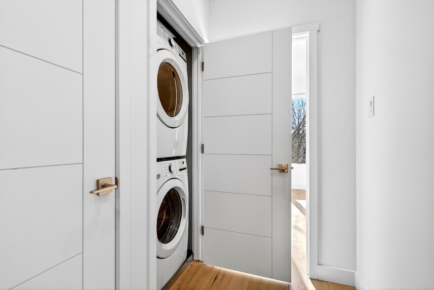 More Photos Of 14 Stevens Av, Ottawa Apartments For Sale