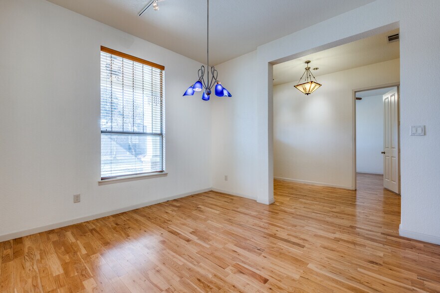 More Photos Of 2002 Moser Ave, Dallas Land For Sale