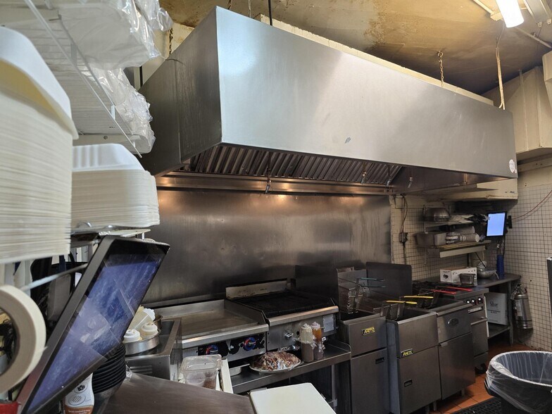 More Photos Of 4263 Lincoln Ave, Chicago Restaurant For Lease
