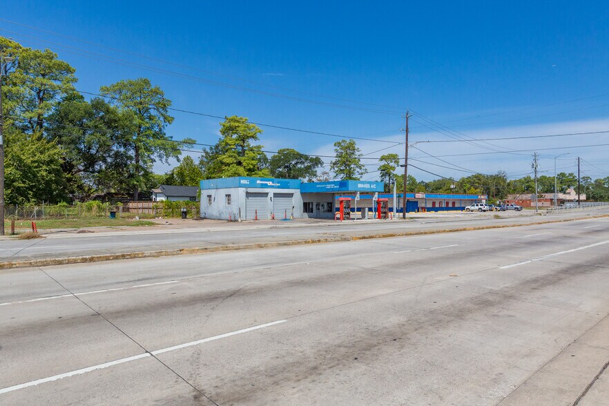 More Photos Of 8002-8004 Homestead, Houston Freestanding For Sale