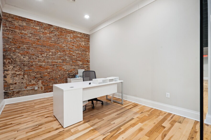 More Photos Of 212-218 E 4th St, Waterloo Loft Creative Space For Sale